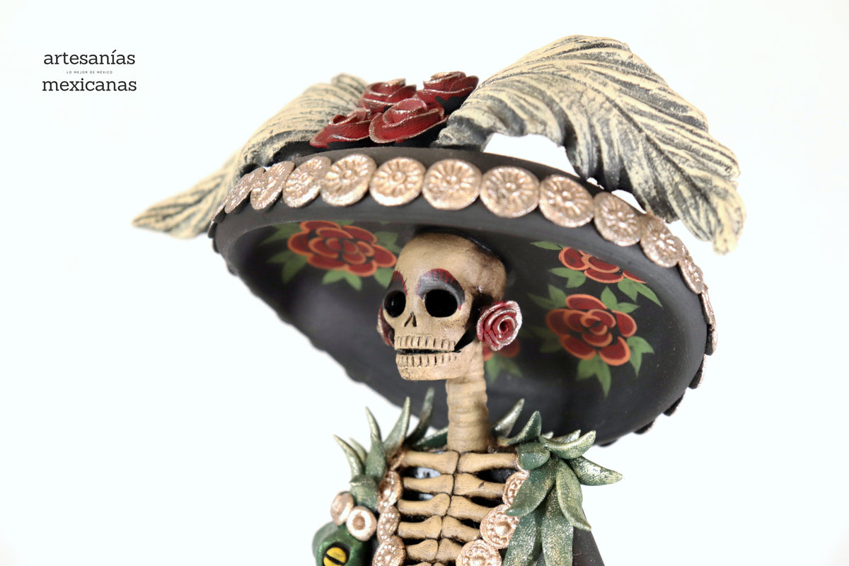 Catrina con flores rojas sobre calavera - 47 cm. 19 in.