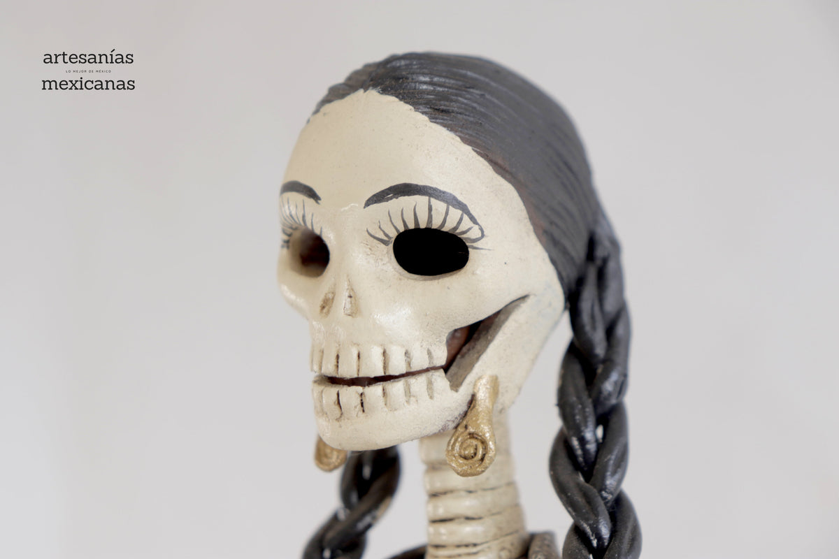 Catrina con olla 50 cm. 20 in.